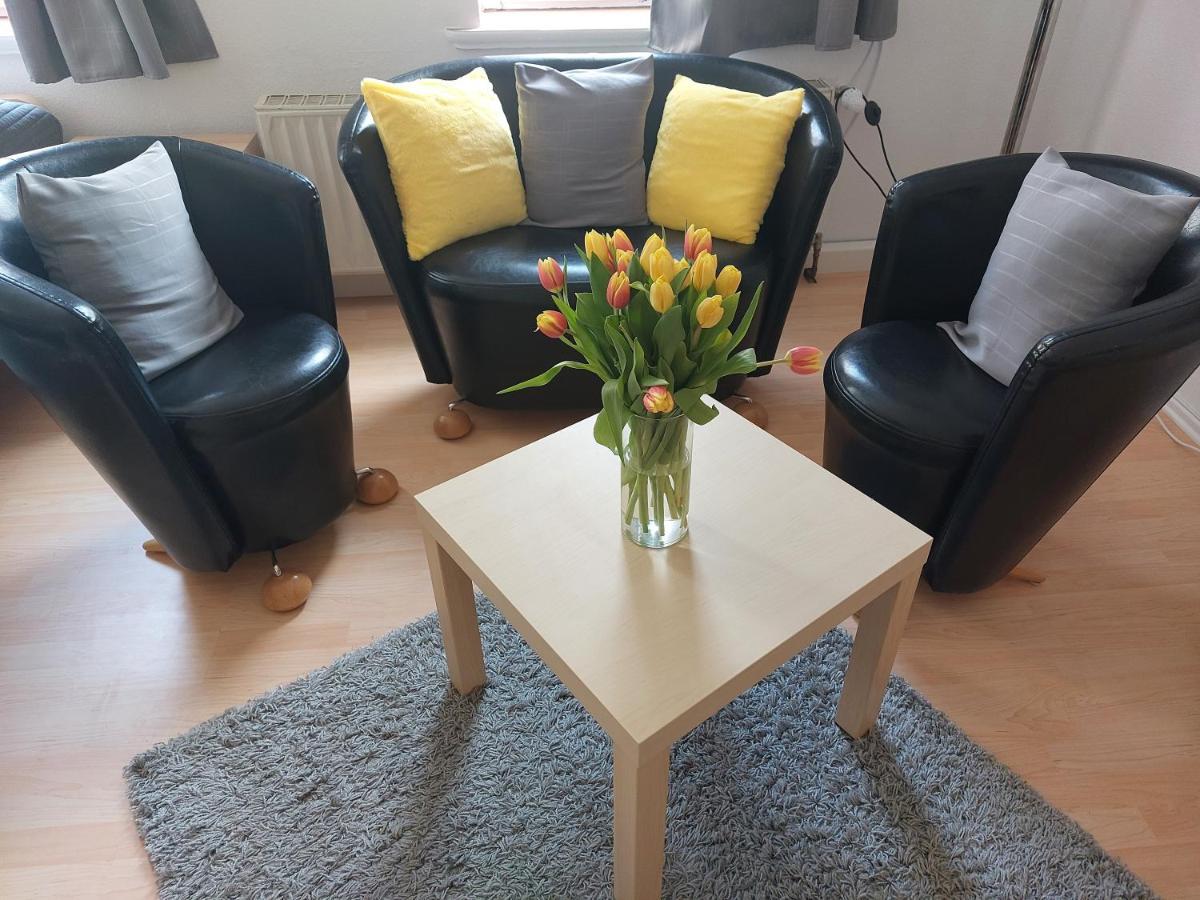 Schoene Zwei-Zimmer-Wohnung "W2" Mit 4 Einzelbetten Und Wlan In Zwenkau Bei Leipzig Im Neuseenland ภายนอก รูปภาพ