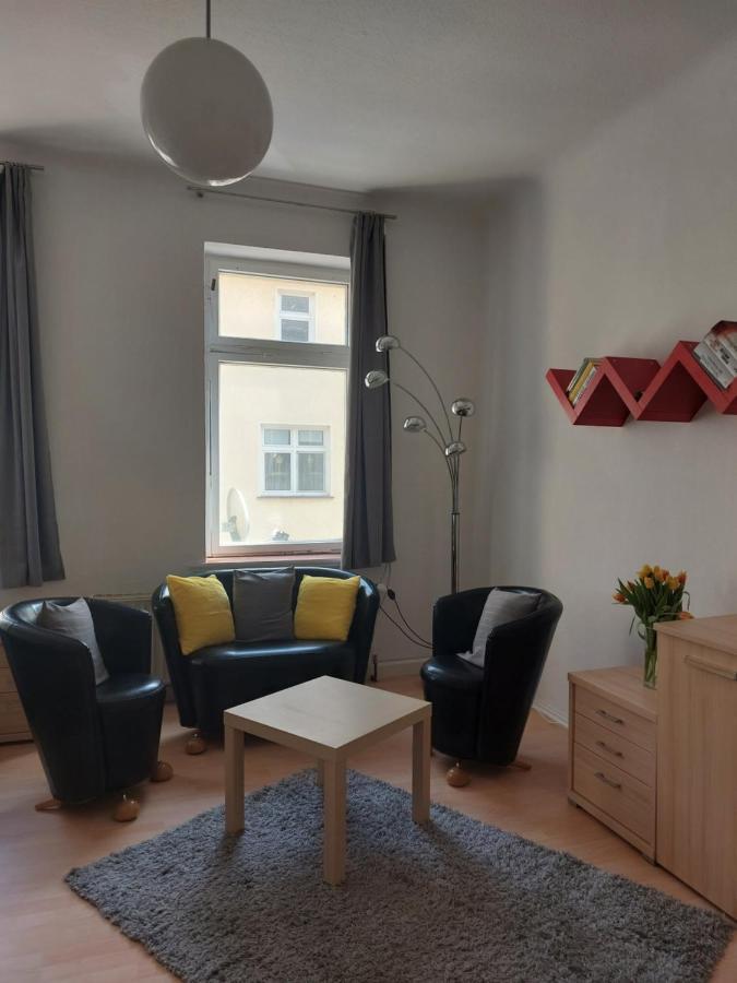 Schoene Zwei-Zimmer-Wohnung "W2" Mit 4 Einzelbetten Und Wlan In Zwenkau Bei Leipzig Im Neuseenland ภายนอก รูปภาพ