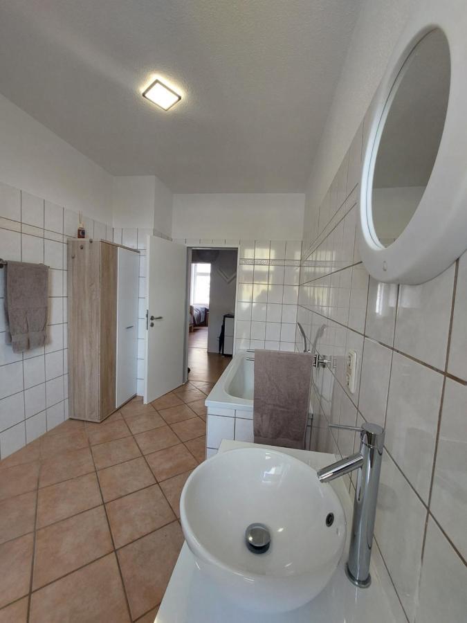 Schoene Zwei-Zimmer-Wohnung "W2" Mit 4 Einzelbetten Und Wlan In Zwenkau Bei Leipzig Im Neuseenland ภายนอก รูปภาพ