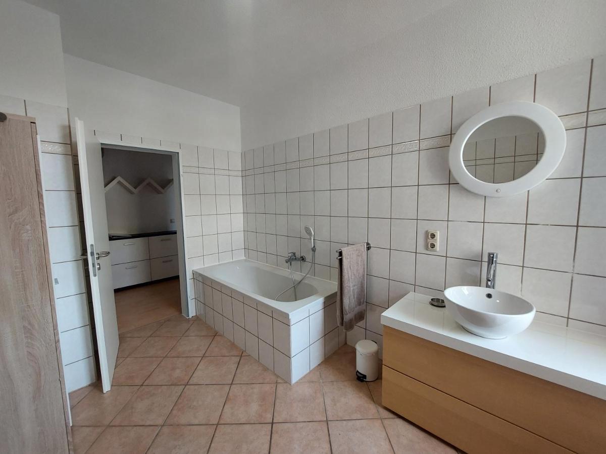 Schoene Zwei-Zimmer-Wohnung "W2" Mit 4 Einzelbetten Und Wlan In Zwenkau Bei Leipzig Im Neuseenland ภายนอก รูปภาพ