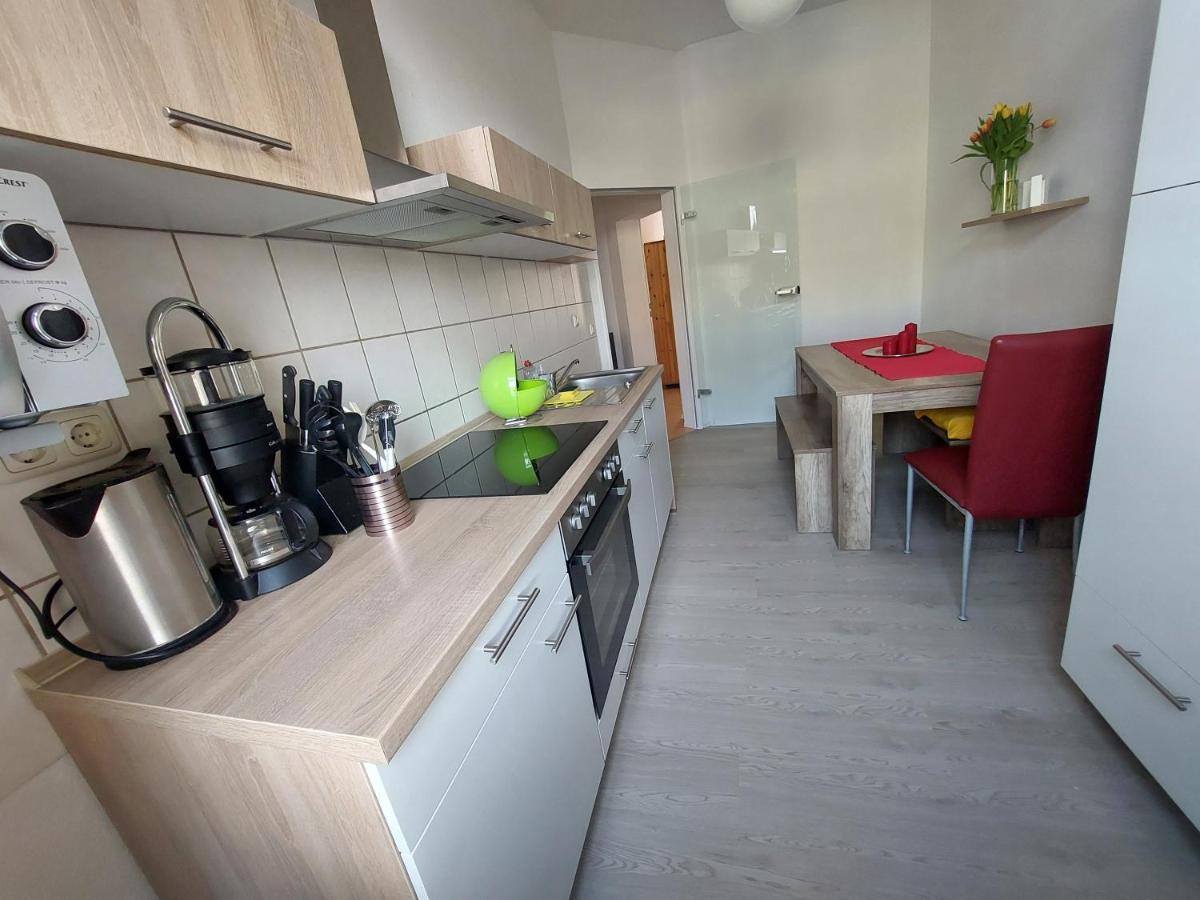Schoene Zwei-Zimmer-Wohnung "W2" Mit 4 Einzelbetten Und Wlan In Zwenkau Bei Leipzig Im Neuseenland ภายนอก รูปภาพ