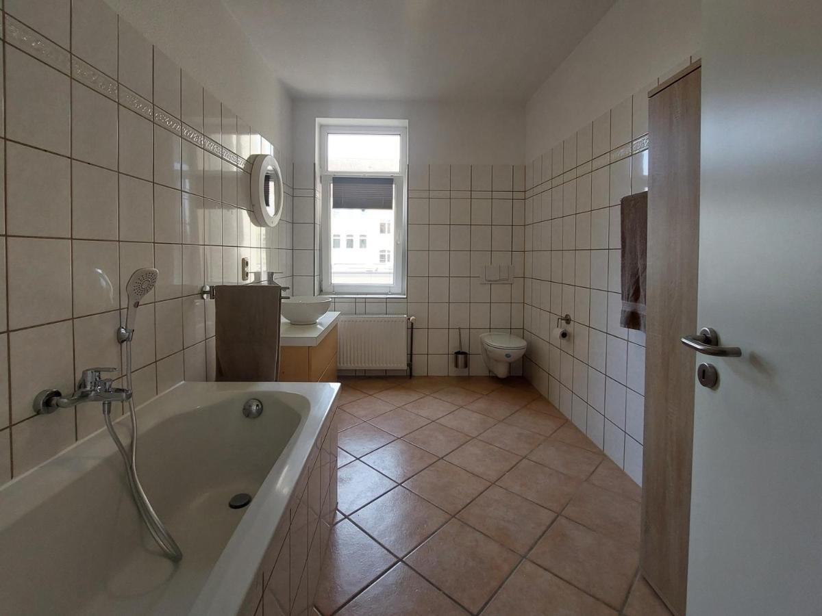 Schoene Zwei-Zimmer-Wohnung "W2" Mit 4 Einzelbetten Und Wlan In Zwenkau Bei Leipzig Im Neuseenland ภายนอก รูปภาพ